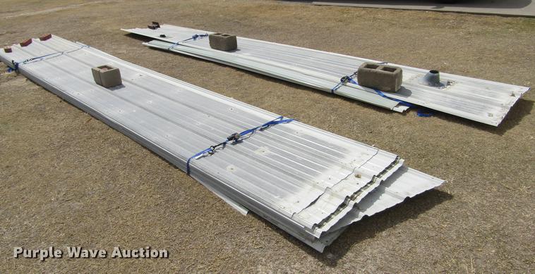 image for item BU9683 Sheets of metal siding/roofing