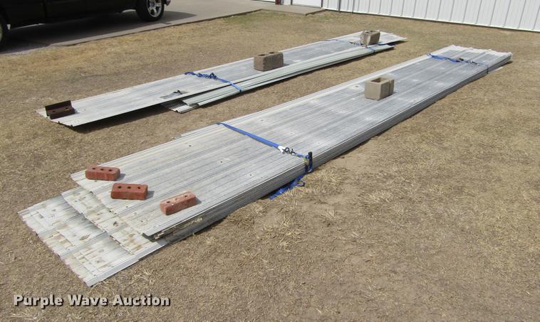 image for item BU9683 Sheets of metal siding/roofing