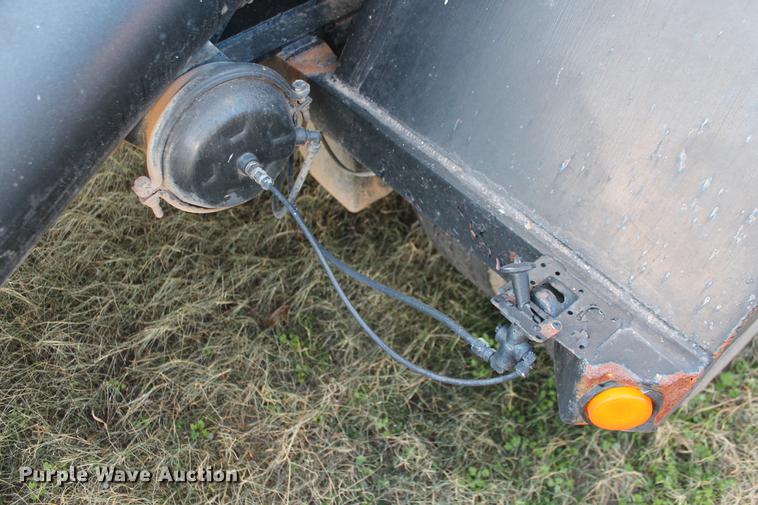 image for item DB5089 1992 Galbreath roll off trailer