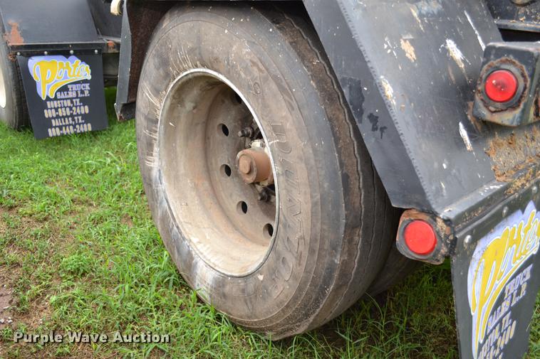 image for item DB5089 1992 Galbreath roll off trailer