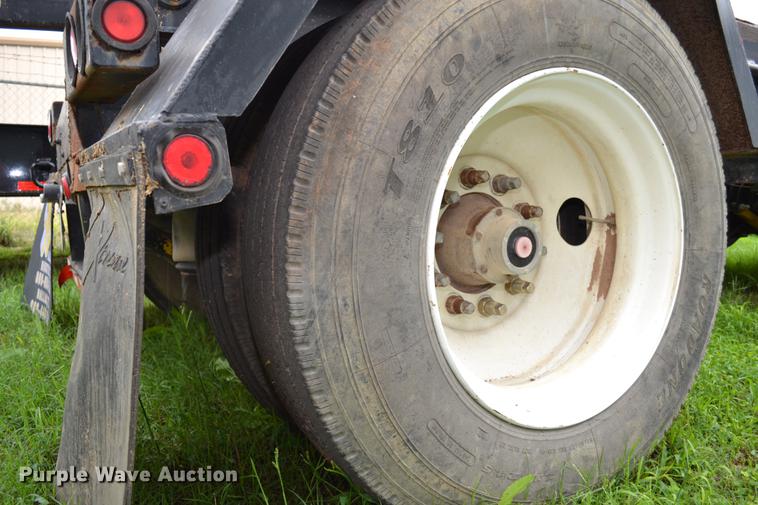 image for item DB5089 1992 Galbreath roll off trailer