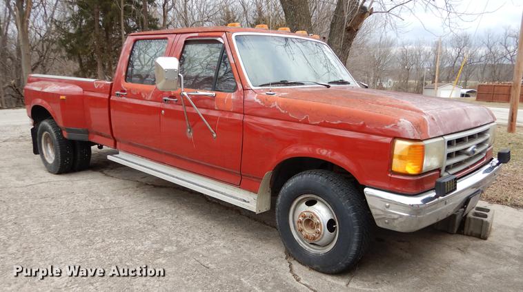 image for item DC0379 1989 Ford F350 Custom Crew Cab pickup truck