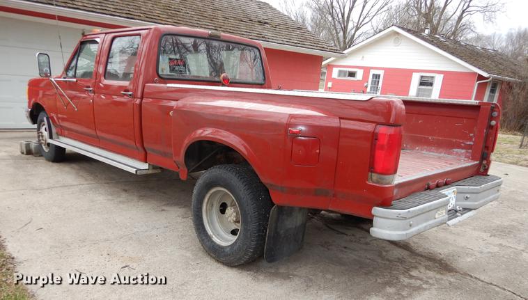 image for item DC0379 1989 Ford F350 Custom Crew Cab pickup truck
