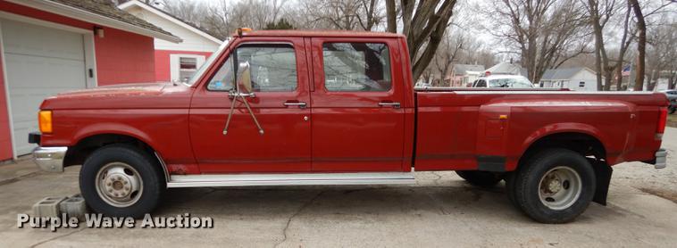 image for item DC0379 1989 Ford F350 Custom Crew Cab pickup truck
