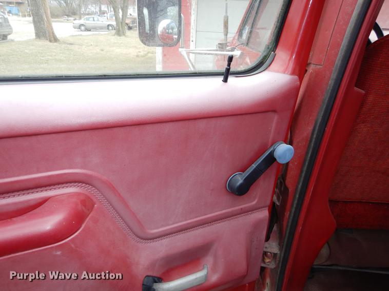 image for item DC0379 1989 Ford F350 Custom Crew Cab pickup truck