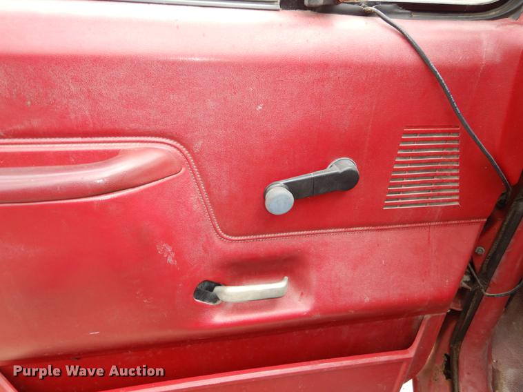 image for item DC0379 1989 Ford F350 Custom Crew Cab pickup truck