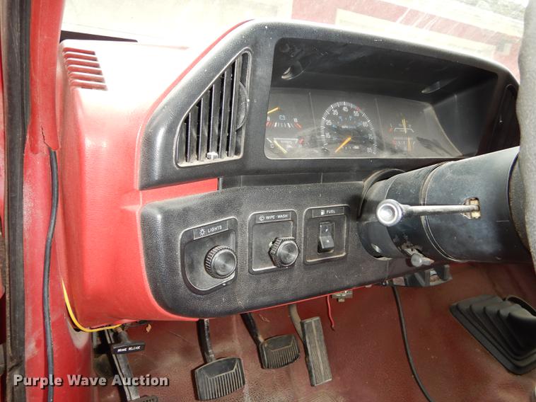 image for item DC0379 1989 Ford F350 Custom Crew Cab pickup truck