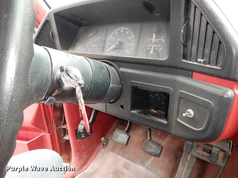 image for item DC0379 1989 Ford F350 Custom Crew Cab pickup truck