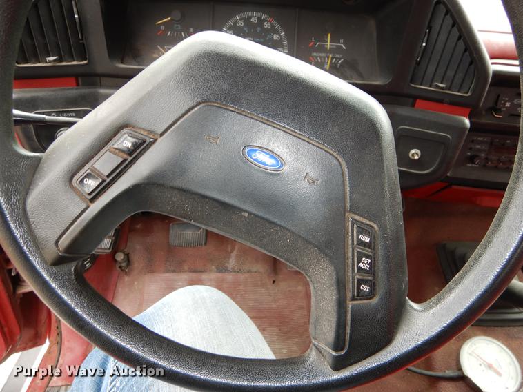 image for item DC0379 1989 Ford F350 Custom Crew Cab pickup truck