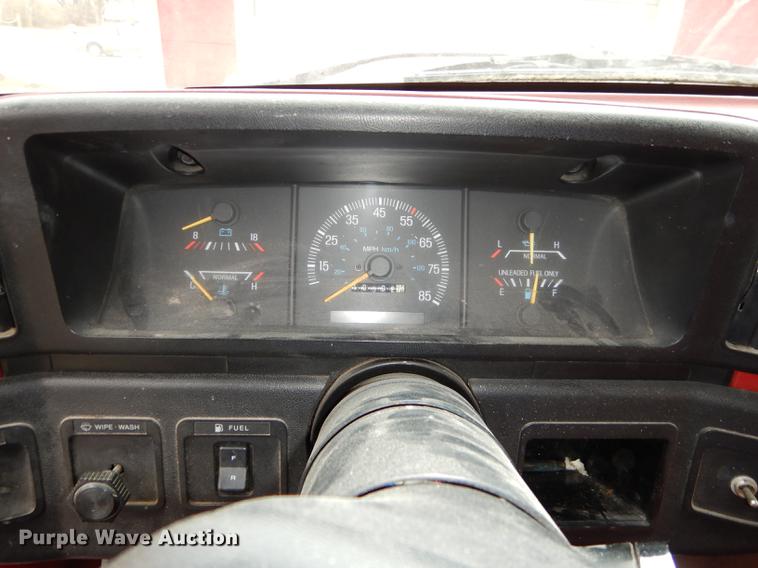 image for item DC0379 1989 Ford F350 Custom Crew Cab pickup truck