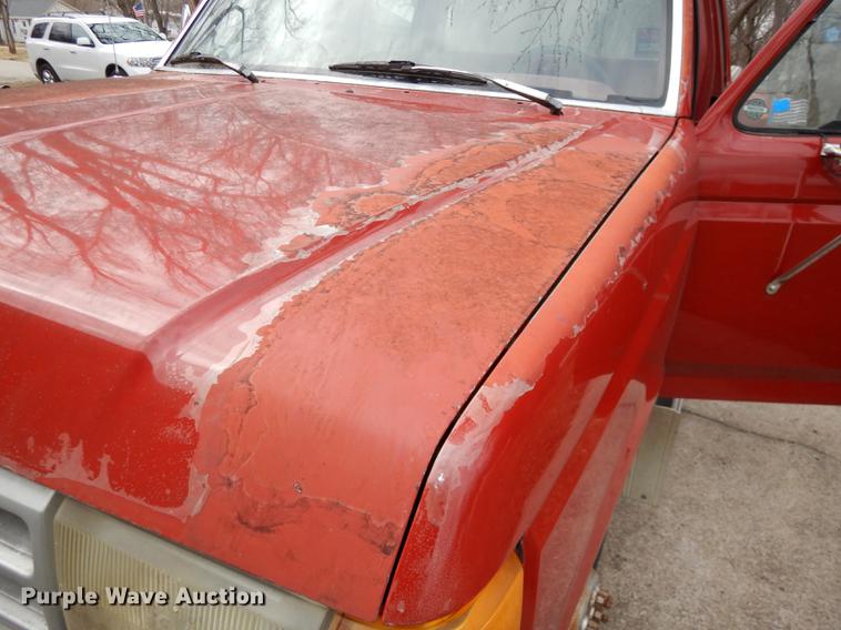 image for item DC0379 1989 Ford F350 Custom Crew Cab pickup truck