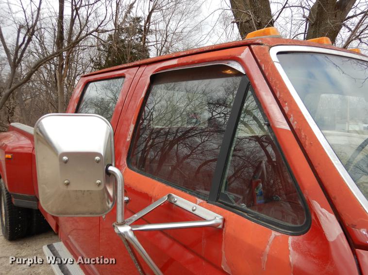 image for item DC0379 1989 Ford F350 Custom Crew Cab pickup truck