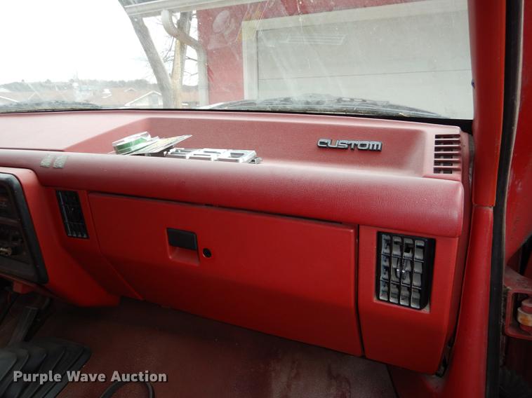 image for item DC0379 1989 Ford F350 Custom Crew Cab pickup truck