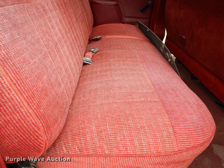 image for item DC0379 1989 Ford F350 Custom Crew Cab pickup truck