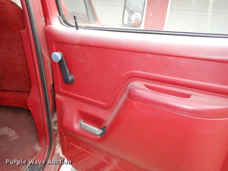 image for item DC0379 1989 Ford F350 Custom Crew Cab pickup truck