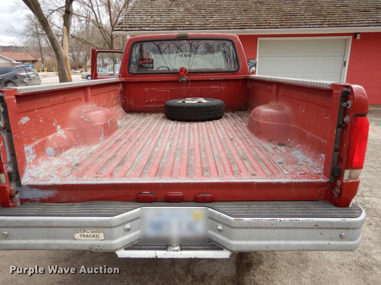 image for item DC0379 1989 Ford F350 Custom Crew Cab pickup truck