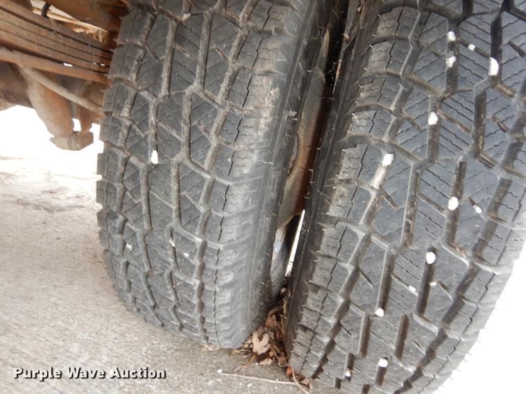 image for item DC0379 1989 Ford F350 Custom Crew Cab pickup truck