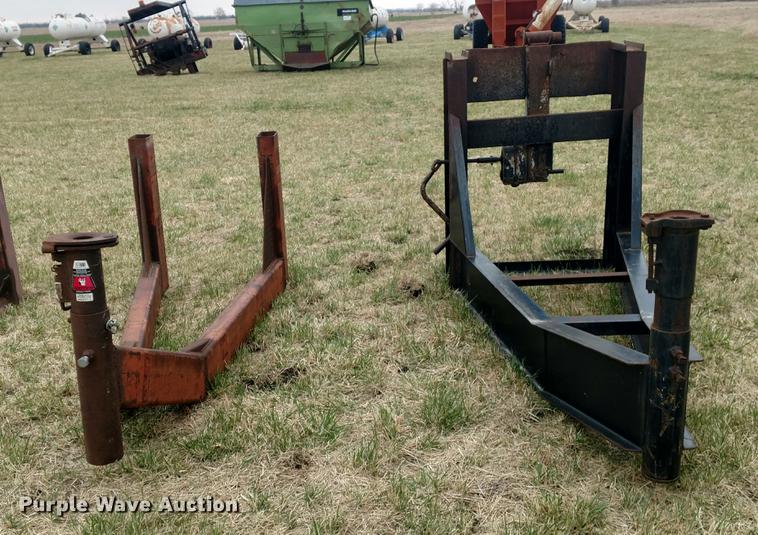 image for item DC0947 (2) gooseneck hitches