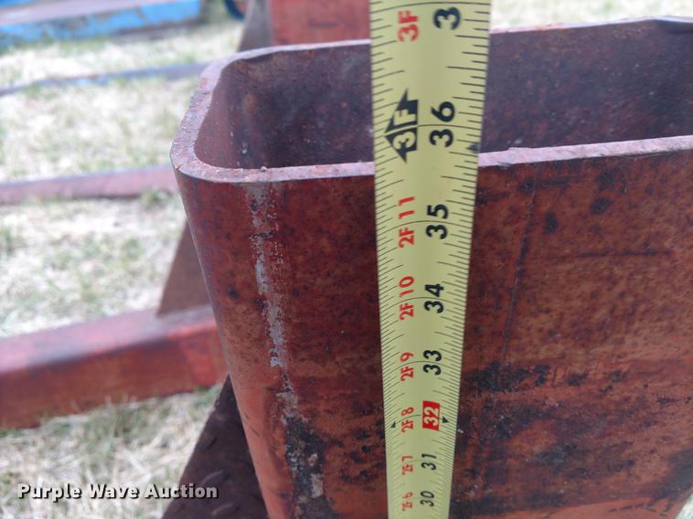 image for item DC0947 (2) gooseneck hitches