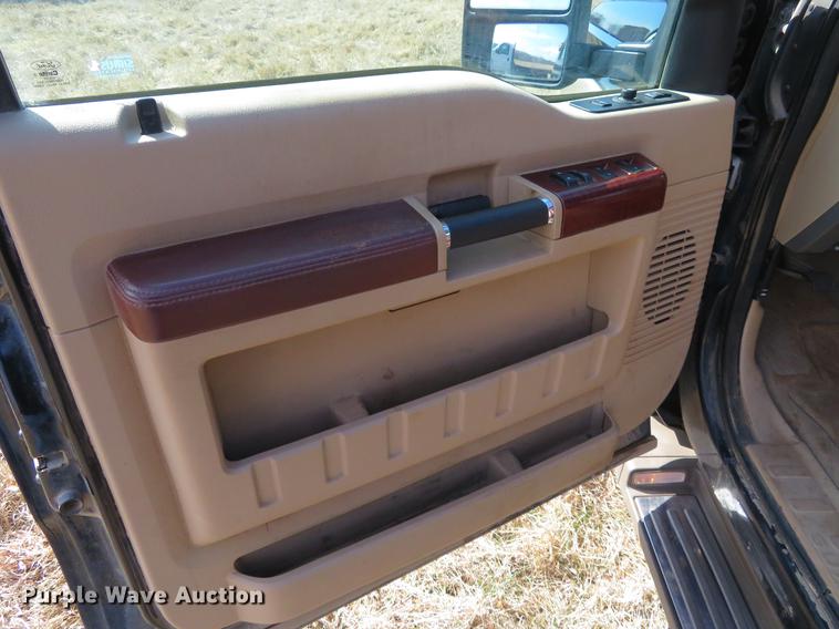image for item DC0980 2012 Ford F250 Super Duty FX4 Crew Cab pickup truck