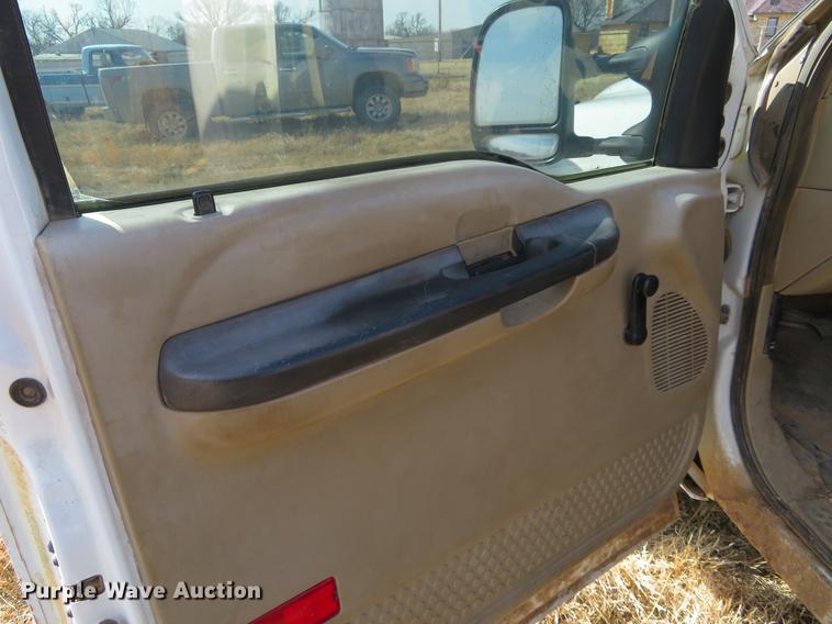 image for item DC0981 2005 Ford F450 Super Duty flatbed truck