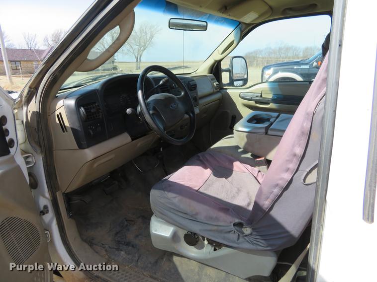 image for item DC0981 2005 Ford F450 Super Duty flatbed truck