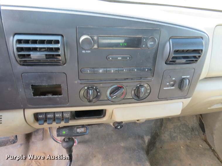 image for item DC0981 2005 Ford F450 Super Duty flatbed truck