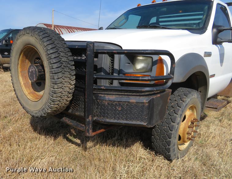 image for item DC0981 2005 Ford F450 Super Duty flatbed truck