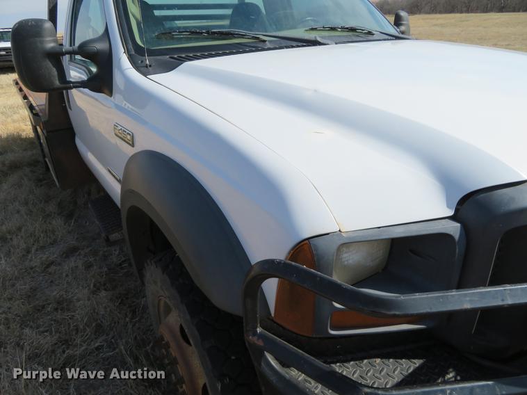 image for item DC0981 2005 Ford F450 Super Duty flatbed truck