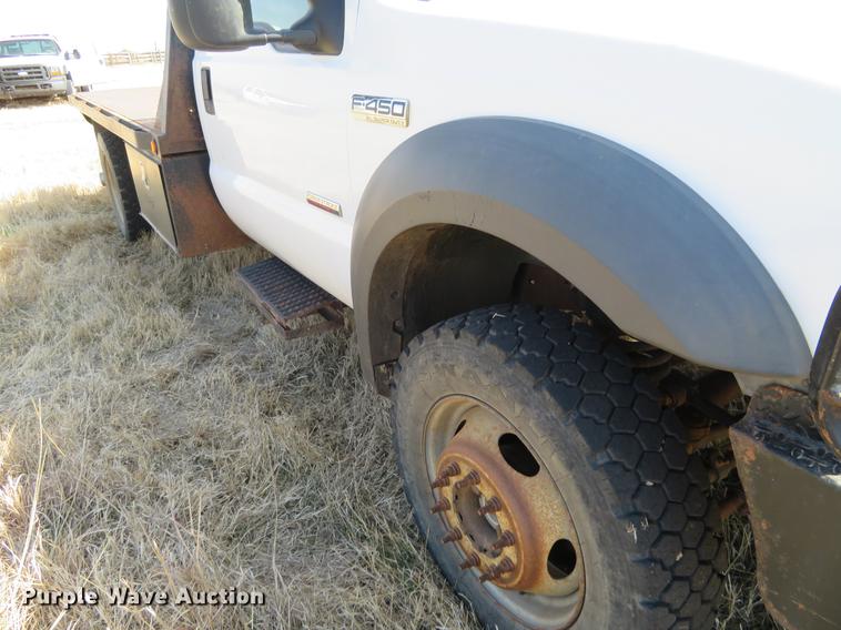image for item DC0981 2005 Ford F450 Super Duty flatbed truck