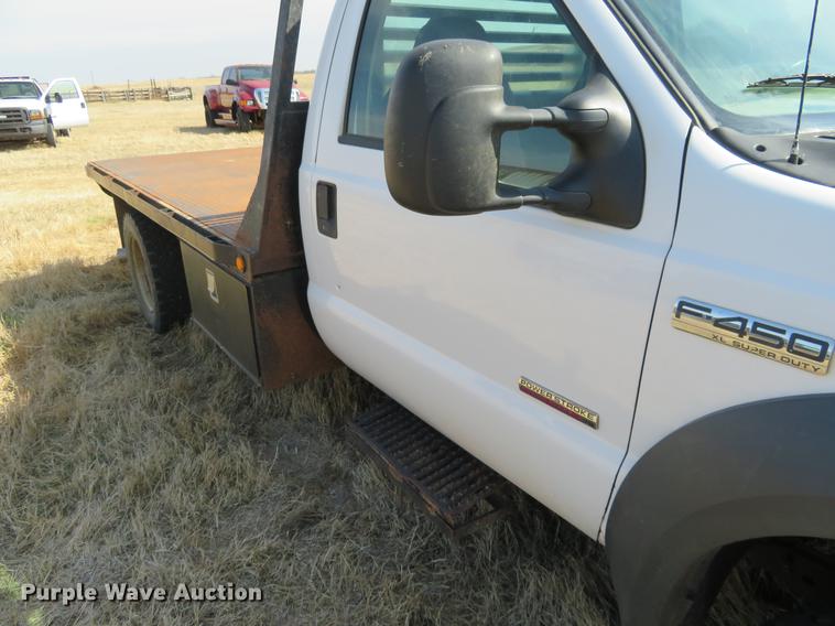 image for item DC0981 2005 Ford F450 Super Duty flatbed truck
