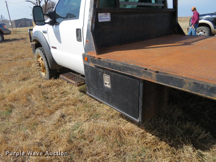 image for item DC0981 2005 Ford F450 Super Duty flatbed truck