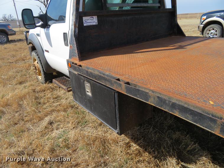 image for item DC0981 2005 Ford F450 Super Duty flatbed truck