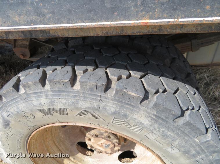 image for item DC0981 2005 Ford F450 Super Duty flatbed truck