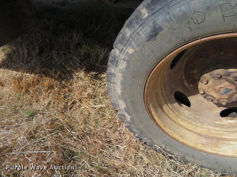 image for item DC0981 2005 Ford F450 Super Duty flatbed truck