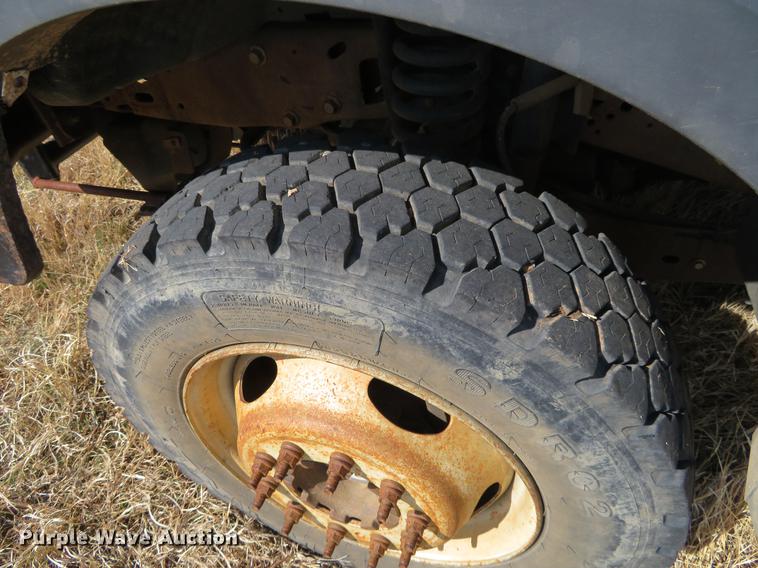 image for item DC0981 2005 Ford F450 Super Duty flatbed truck