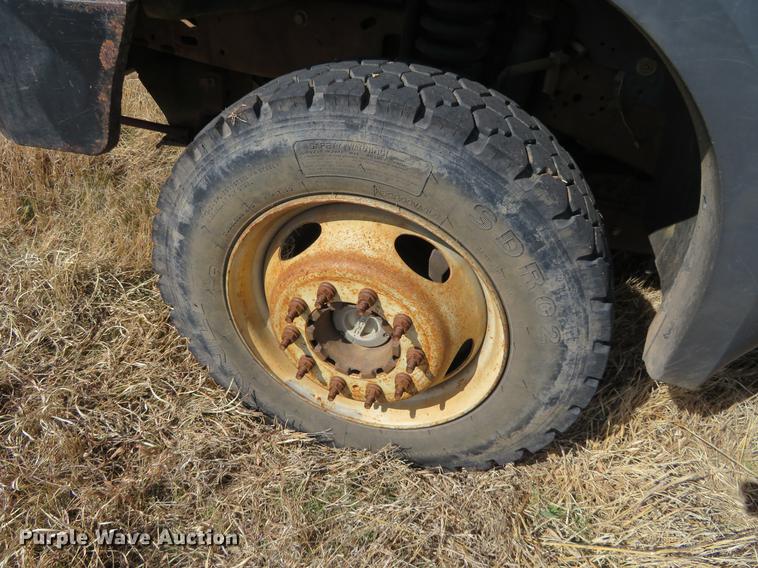 image for item DC0981 2005 Ford F450 Super Duty flatbed truck