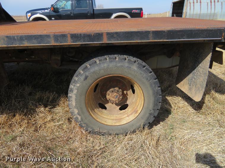 image for item DC0981 2005 Ford F450 Super Duty flatbed truck