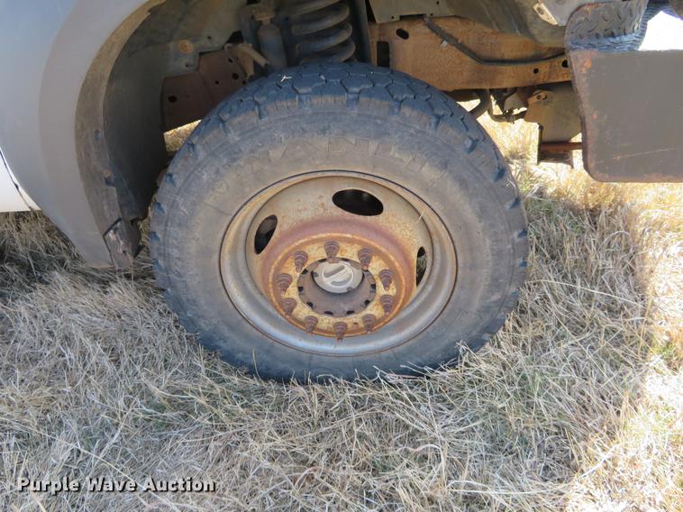 image for item DC0981 2005 Ford F450 Super Duty flatbed truck