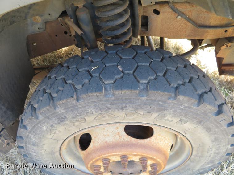 image for item DC0981 2005 Ford F450 Super Duty flatbed truck