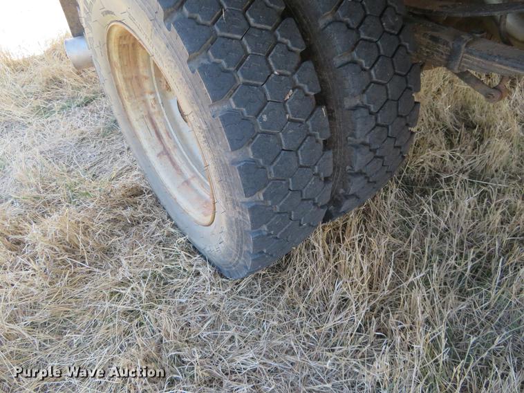 image for item DC0981 2005 Ford F450 Super Duty flatbed truck