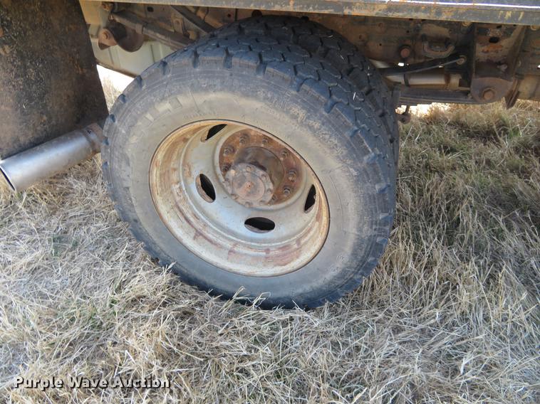 image for item DC0981 2005 Ford F450 Super Duty flatbed truck