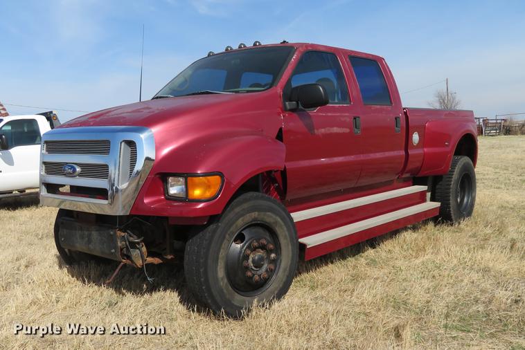 image for item DC0983 1999 Ford F350 Super Duty Crew Cab pickup truck