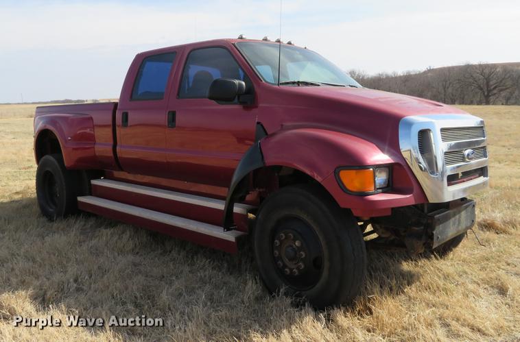 image for item DC0983 1999 Ford F350 Super Duty Crew Cab pickup truck