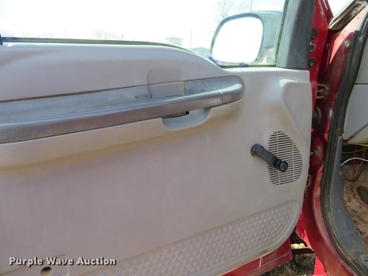 image for item DC0983 1999 Ford F350 Super Duty Crew Cab pickup truck