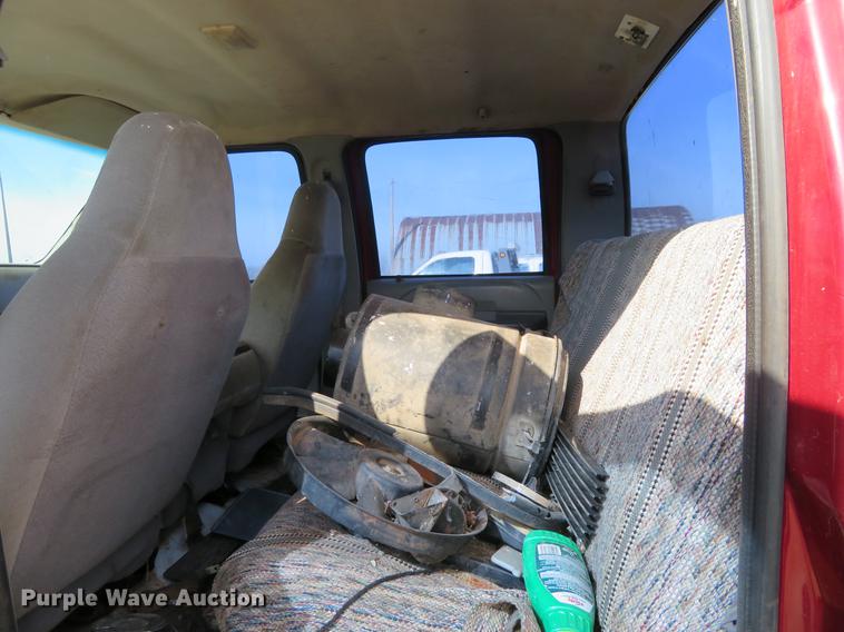 image for item DC0983 1999 Ford F350 Super Duty Crew Cab pickup truck