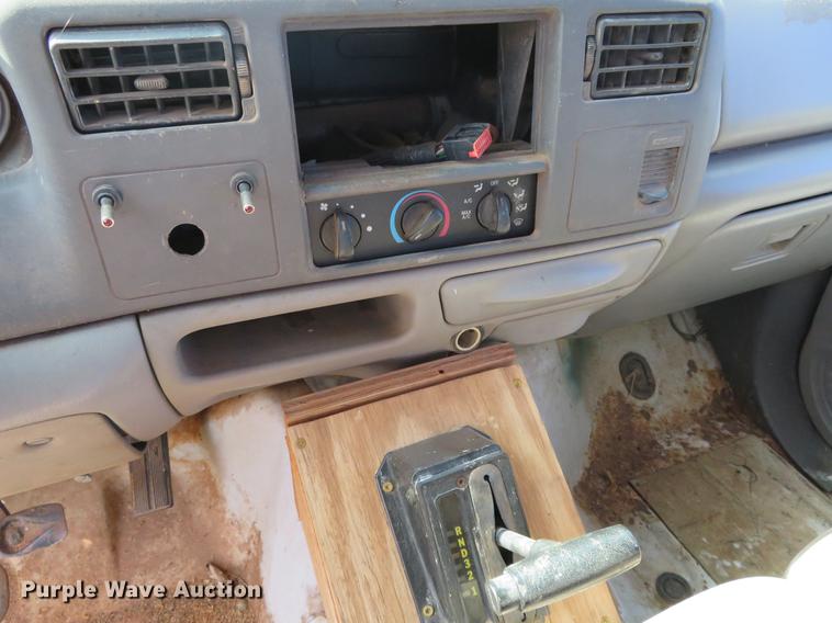 image for item DC0983 1999 Ford F350 Super Duty Crew Cab pickup truck