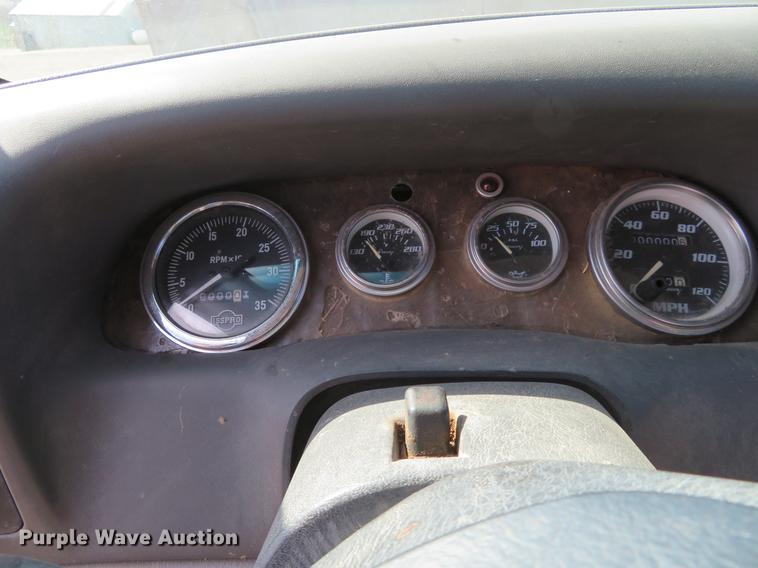 image for item DC0983 1999 Ford F350 Super Duty Crew Cab pickup truck