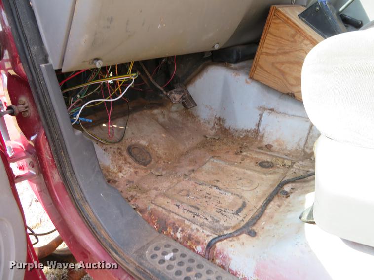 image for item DC0983 1999 Ford F350 Super Duty Crew Cab pickup truck