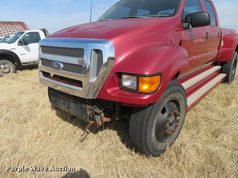 image for item DC0983 1999 Ford F350 Super Duty Crew Cab pickup truck